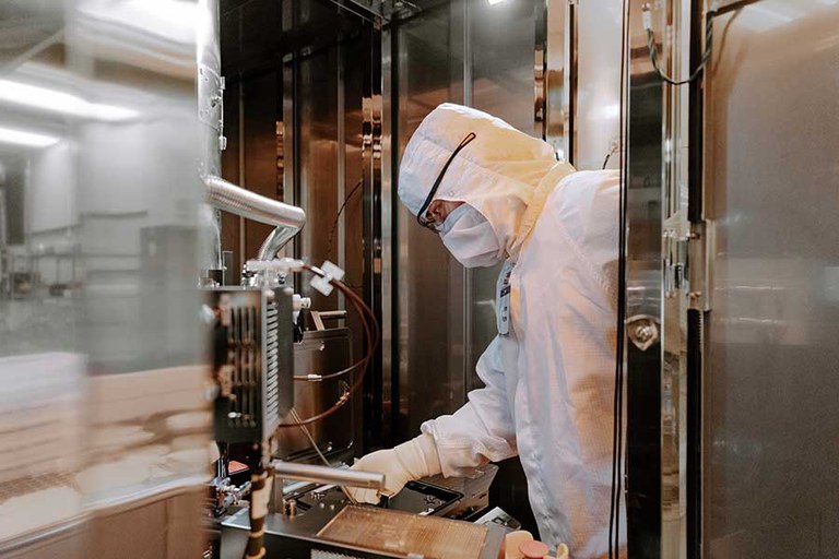 Virtual semiconductor fabrication app prepares users for the real thing